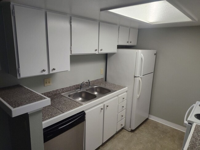 Building Photo - Gorgeous 2 bed Aurora condo for rent