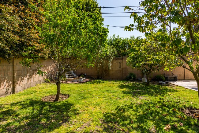Building Photo - 4422 Farmdale Ave