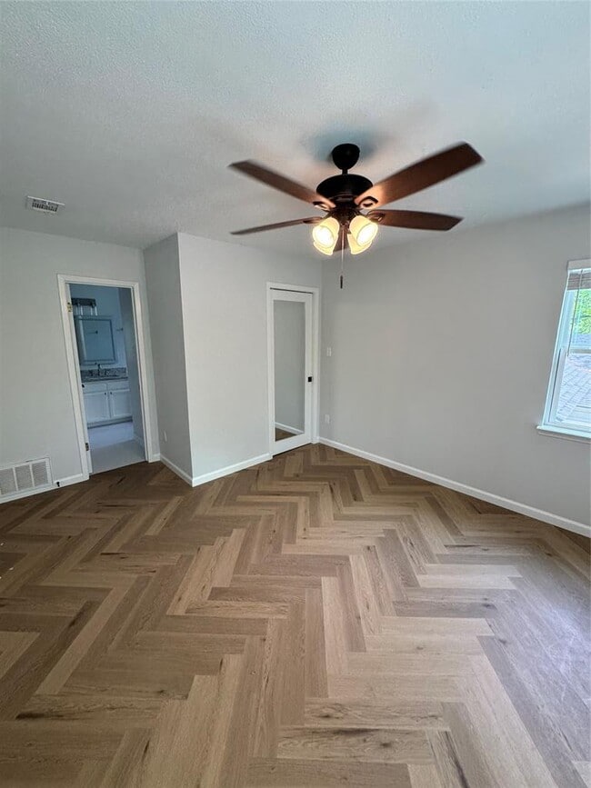 Building Photo - 1604 W 40th St