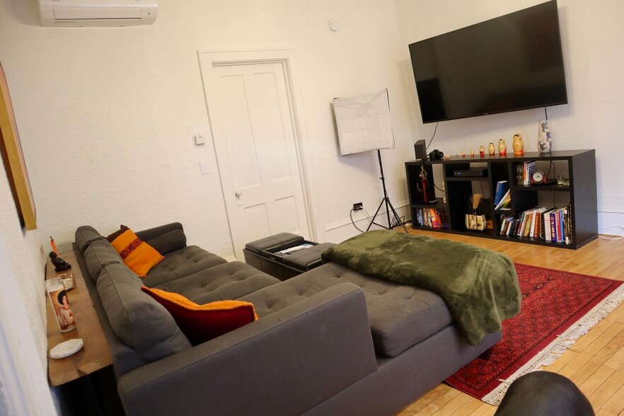 Building Photo - 618 Adams Street NE