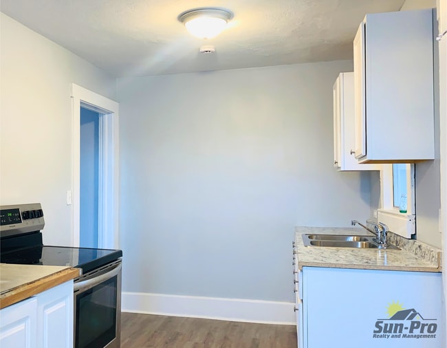 Building Photo - 808 S Grandview Ave