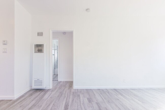Building Photo - Ocean Avenue Duplex