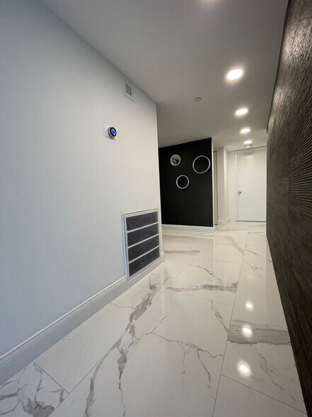 Hallway - 3301 Bayshore Blvd