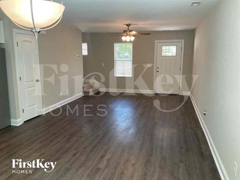 Building Photo - 2041 Samantha Dr