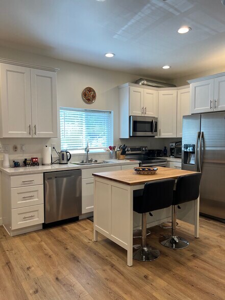 Kitchen - 9107 David Ave