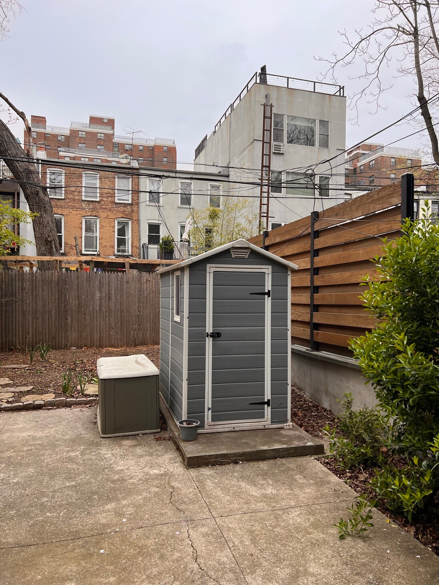 Building Photo - 447 Degraw St