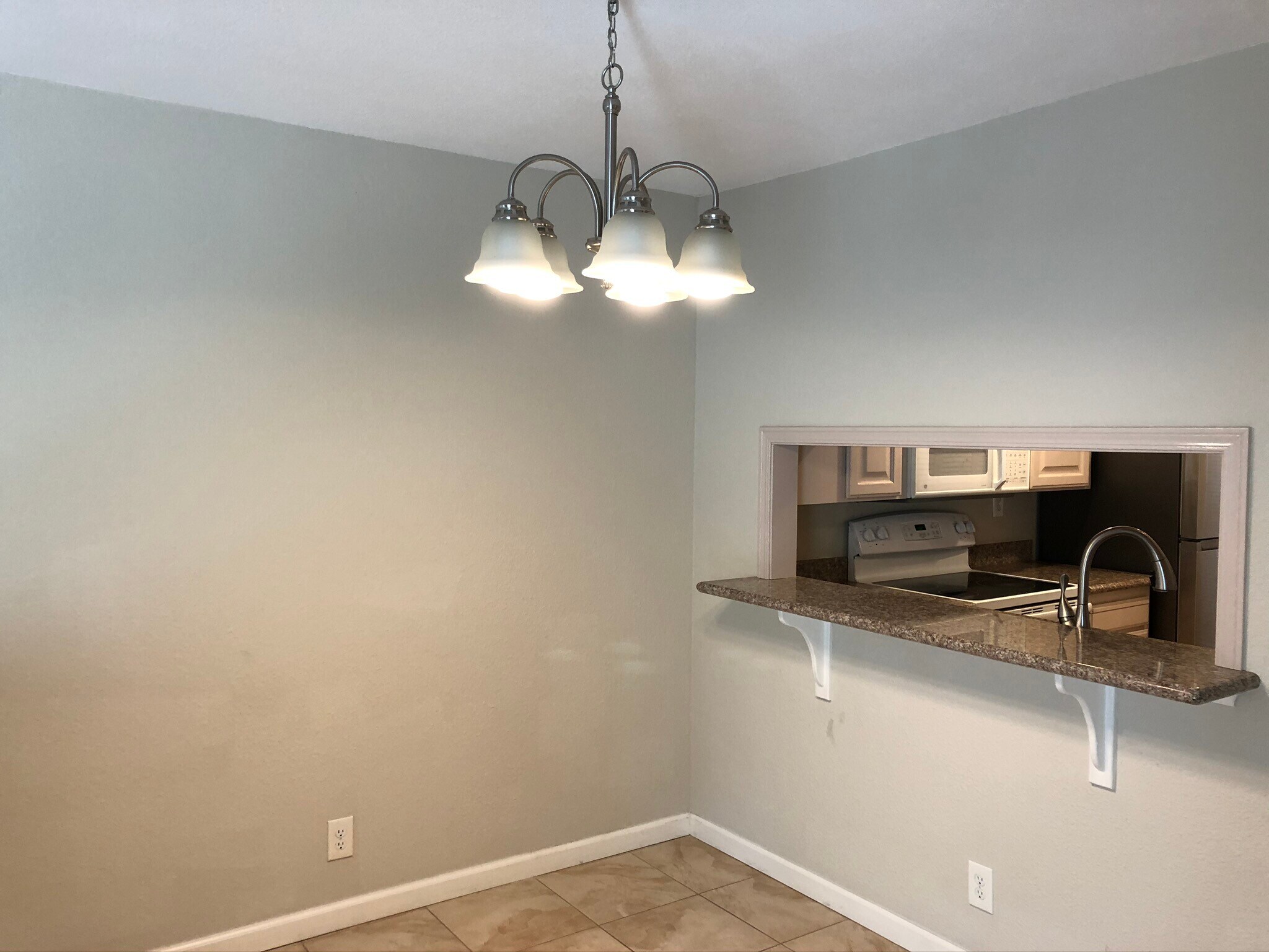 Dining area - 24352 Dover Ln