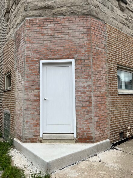 Primary Photo - 2820 S Short St