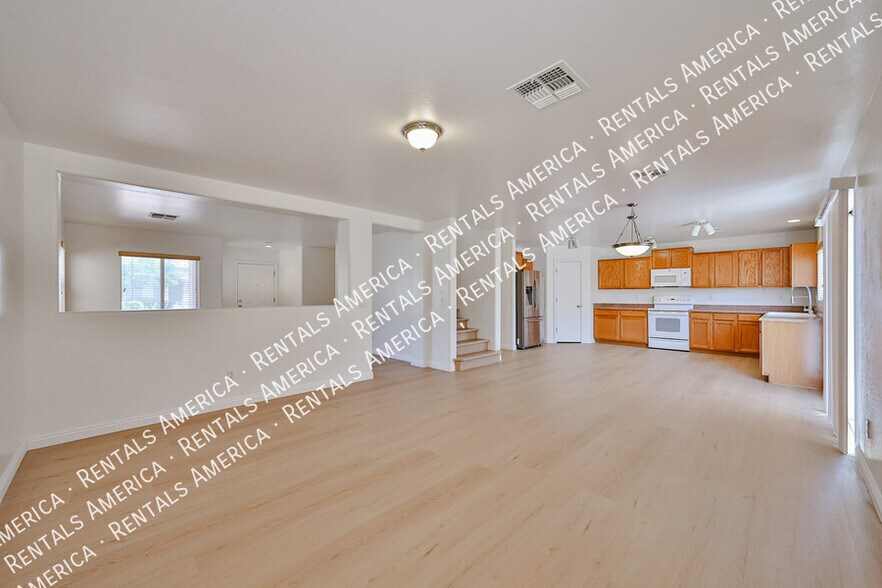 Building Photo - 11627 W Cheryl Dr