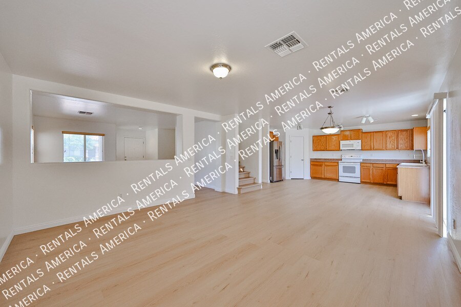 Building Photo - 11627 W Cheryl Dr