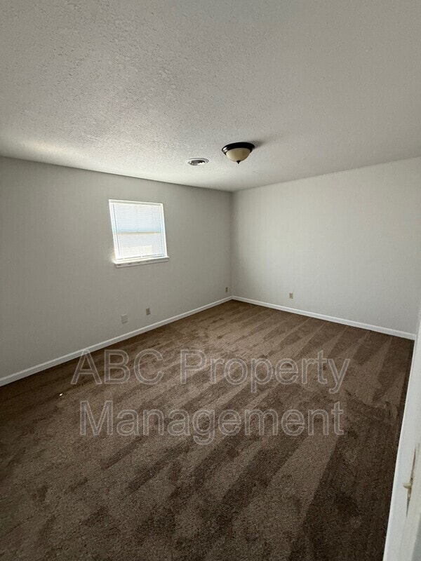 Building Photo - 1210 W Bishop Dr