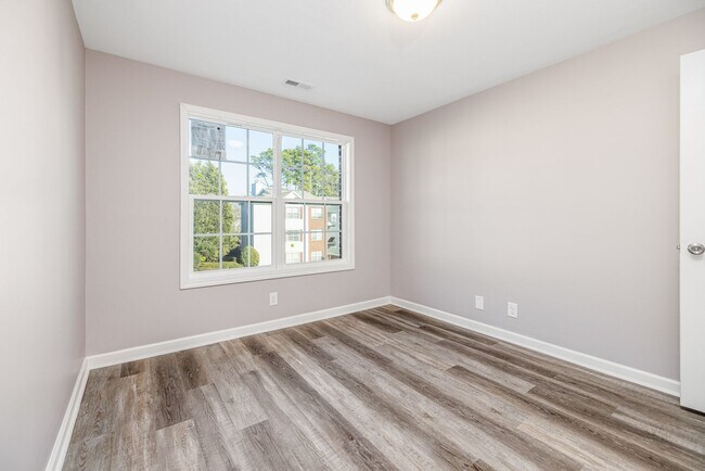 Building Photo - NEW Interior 3 bedroom 2 bathroom home