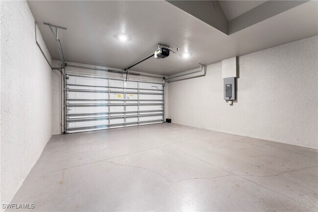 Building Photo - 3419 SW 8th Pl