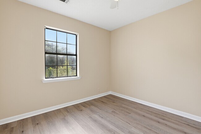 Building Photo - Ash St Ex