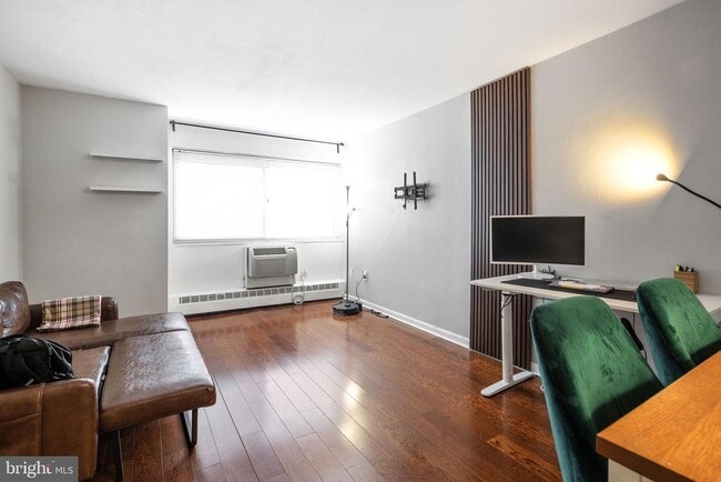 Building Photo - 2101 Chestnut St