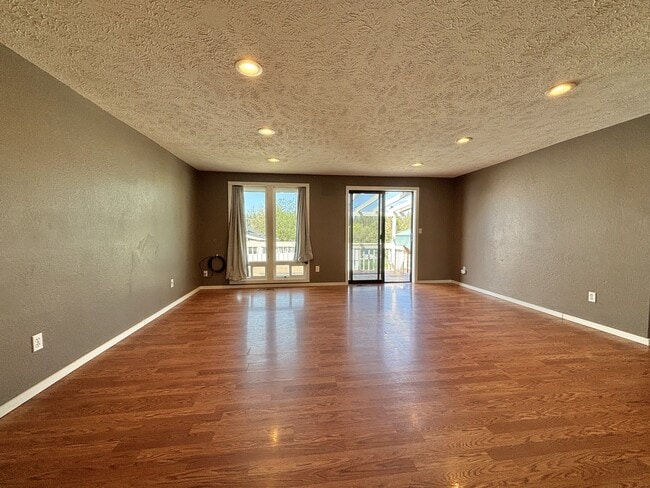 Building Photo - 346 S Jefferson St