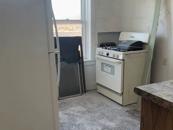 Building Photo - 4832 W Montrose Ave