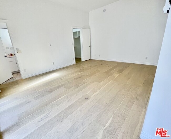 Building Photo - 3711 Ocean Front Walk