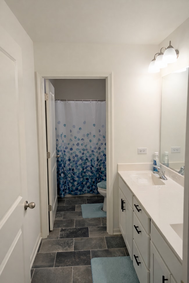 Building Photo - Spacious 4-Bedroom Modern Home with 3 Full Baths.