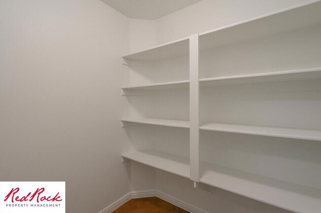 Building Photo - DOG-FRIENDLY 3 Bedroom Townhome with INTERNET INCLUDED!