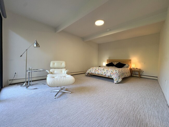 Building Photo - Eichler-Style Gem in Desirable Triple El N...