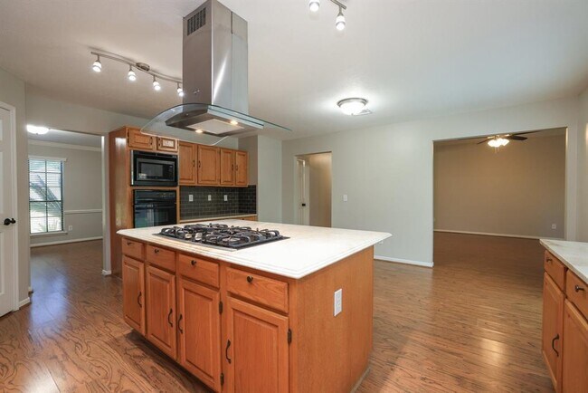 Building Photo - 17318 Shadow Valley Dr