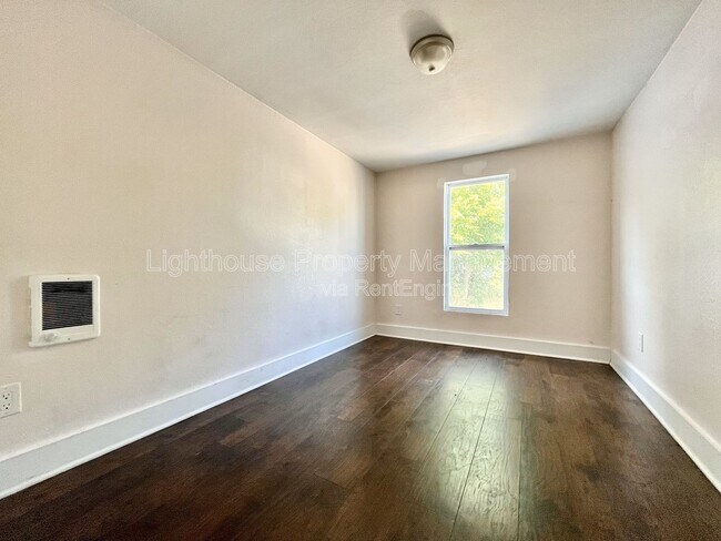 Building Photo - 2825 Sanford St