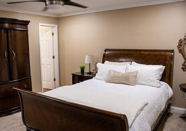 Building Photo - 14898 Dutchmans Dr