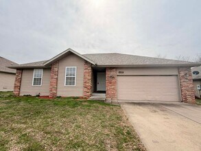 Building Photo - BEAUTIFUL 3 BEDROOM / 2 BATHROOM HOUSE IN JOPLIN MO- 2 CAR GARAGE!!