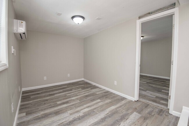 Building Photo - 912 Hotel Ave