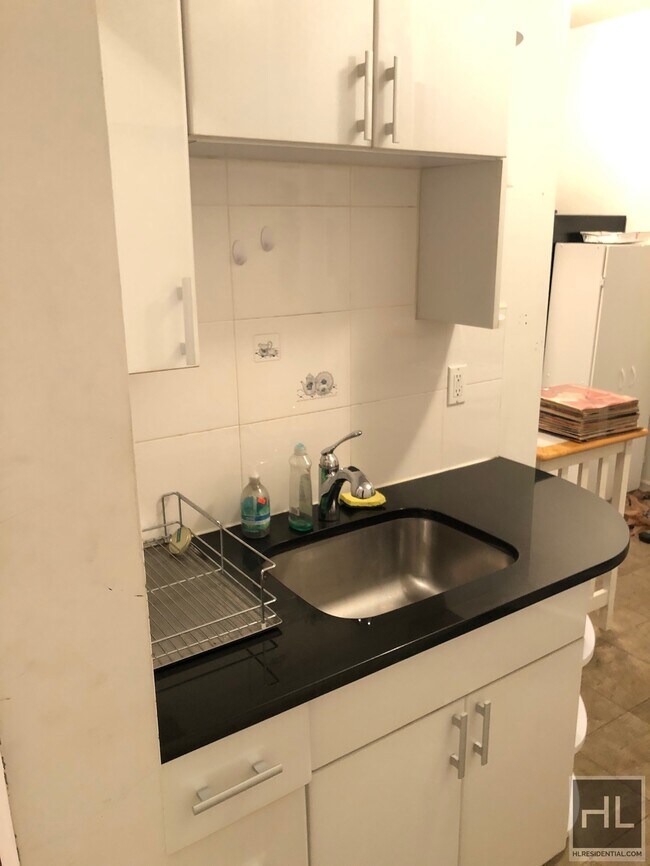 Building Photo - NASSAU AVENUE & Hausman St TRUE 1 bed