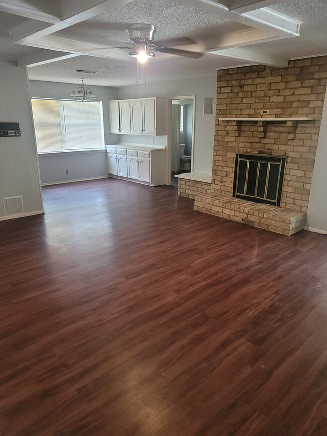 Building Photo - Location....Location....Location....