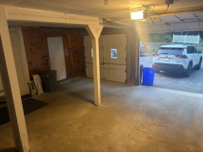 Building Photo - 172 Readfield Rd