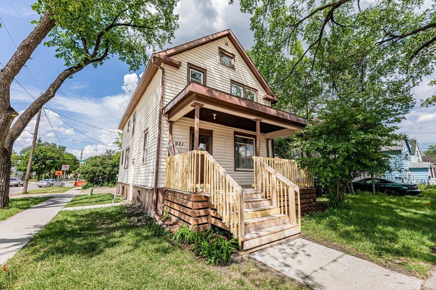 Primary Photo - 921 6th Ave N