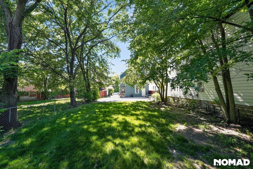 Building Photo - 1855 W 58th St