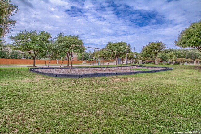 Building Photo - OFFERING 50% OFF THE 1ST MONTH'S RENT