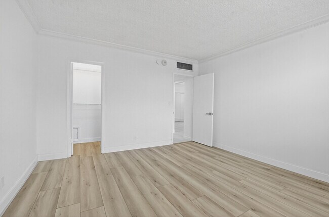 Building Photo - 2851 S Ocean Blvd