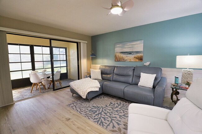 Building Photo - Seasonal Short-term 2-Bedroom 2-Bathroonm Condo located at Mission Lakes!