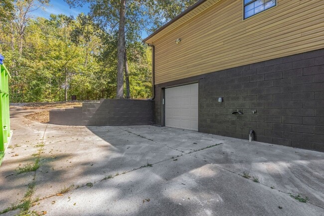 Building Photo - Three Bedroom Ranch w/ Basement in Dover w...