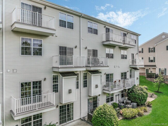 Building Photo - 1115 Balsam Dr