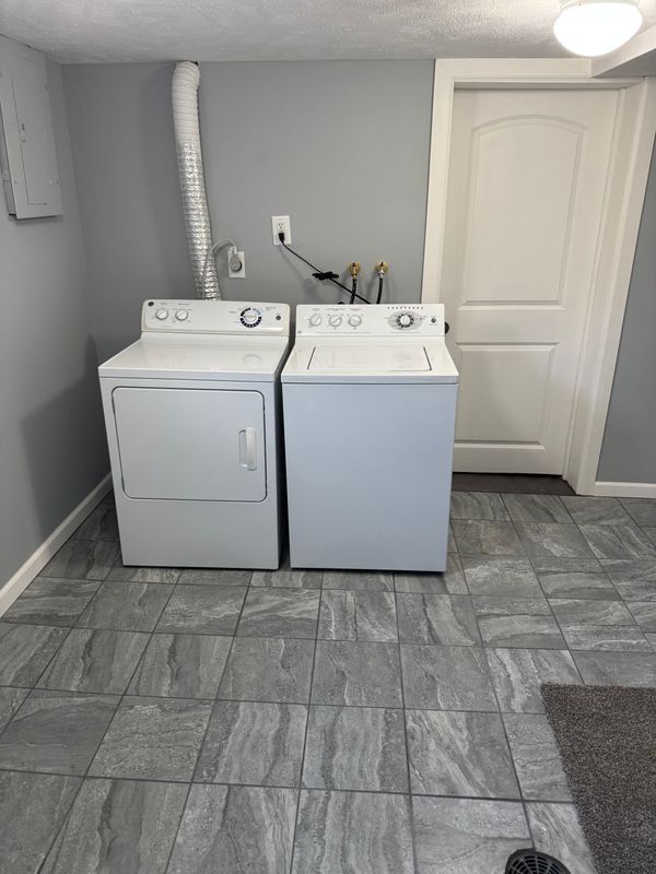 Building Photo - 7722 Park Dr