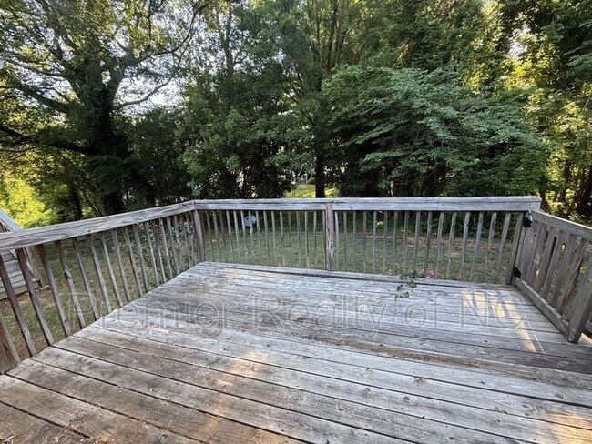 Building Photo - 607 Westpark Ct