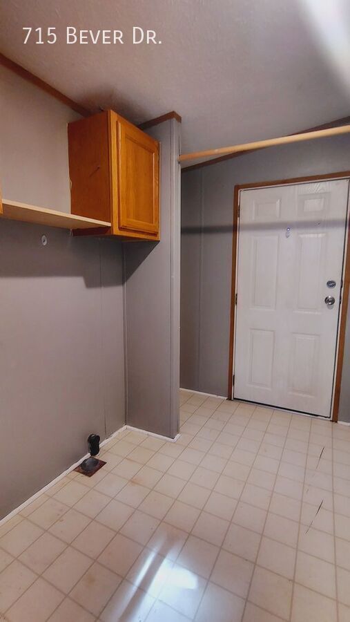 Building Photo - 715 Bever Dr