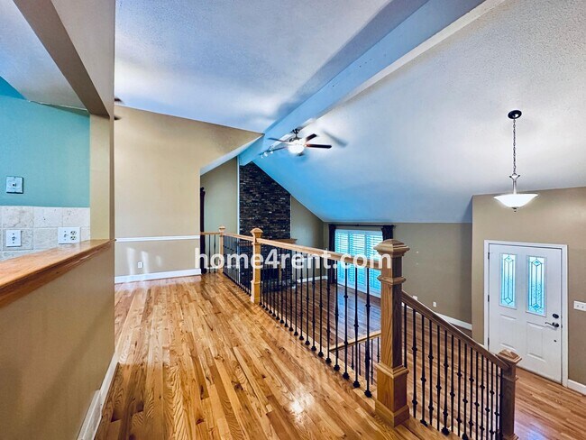 Building Photo - A Lovely, Four Bedroom Lenexa Home w/ Wood...