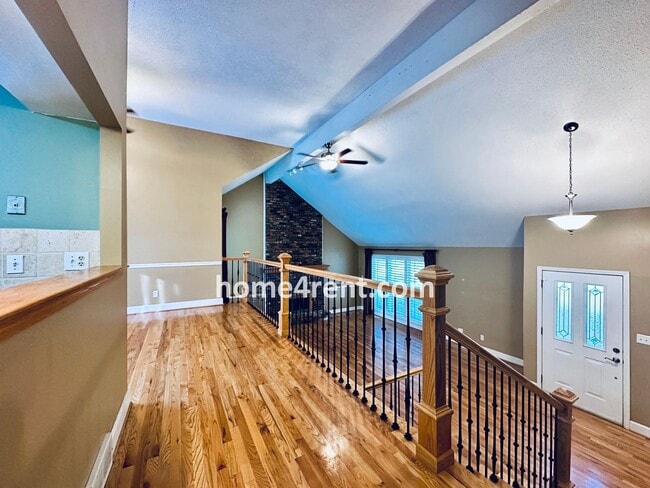 Building Photo - A Lovely Lenexa Home w/ Wood Floors Throughout, Updated Kitchen, Finished Basement and a Fenced Y...