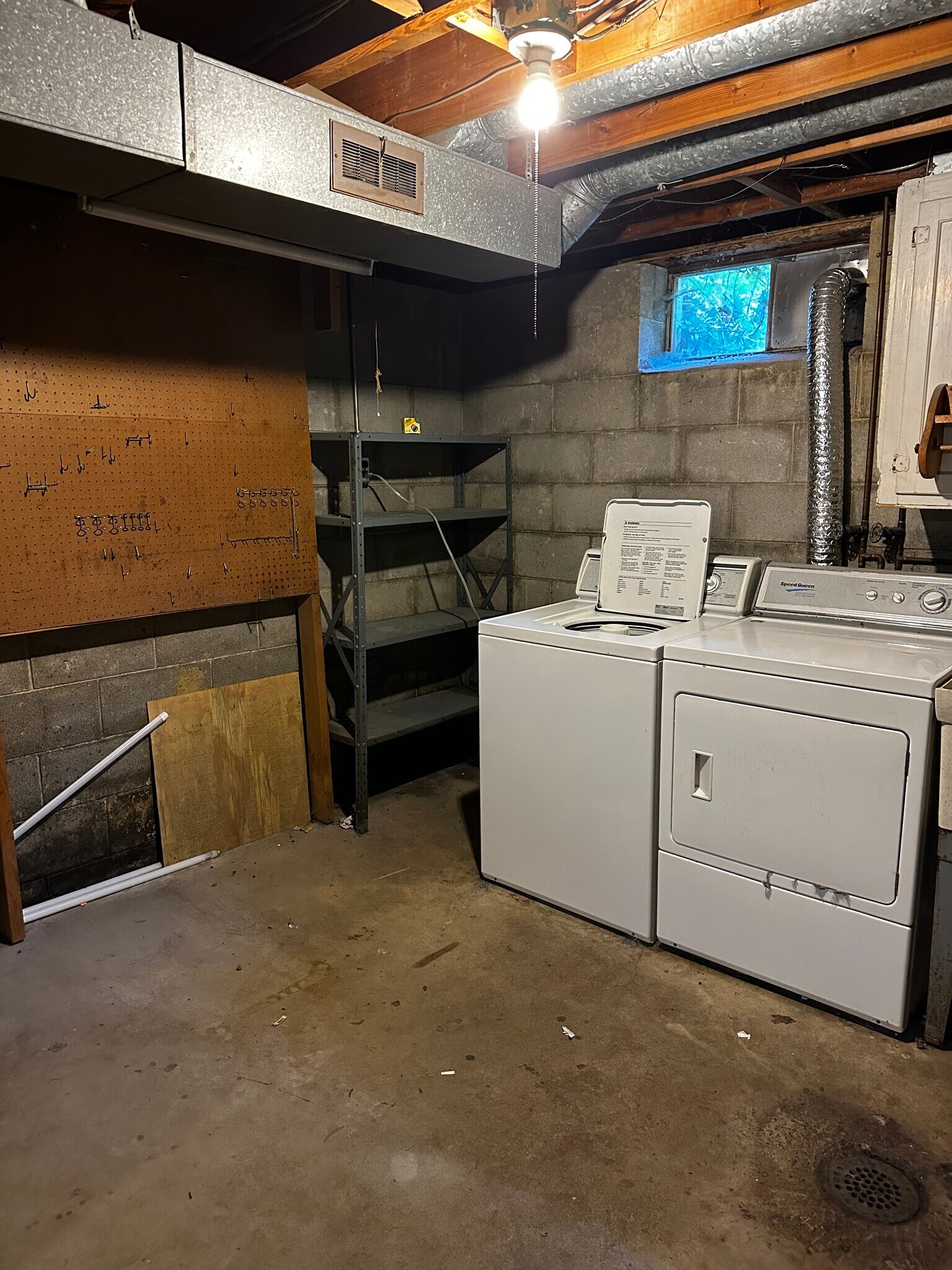 Building Photo - 2671 Montcalm Rd