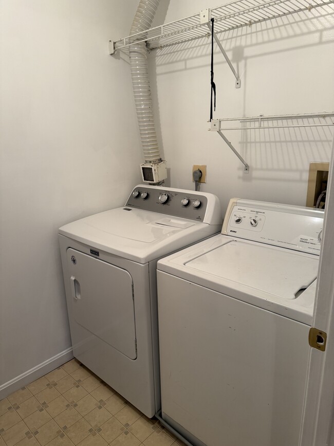 Building Photo - 2145 Wainwright Ct