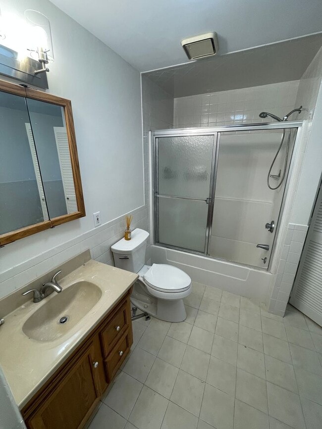 Building Photo - Large two bedroom + office w/garage parking