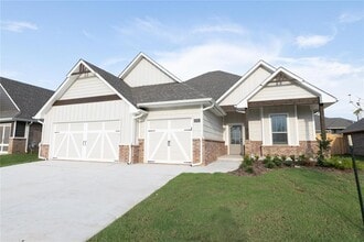 Building Photo - 5732 Lantana Ln