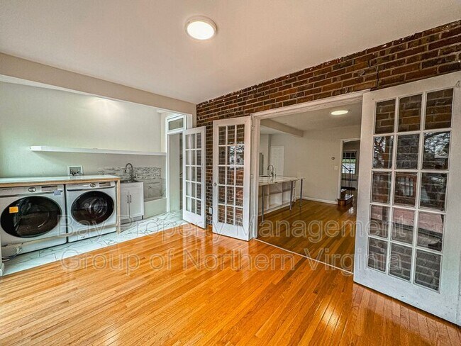 Building Photo - 4412 Volta Pl NW